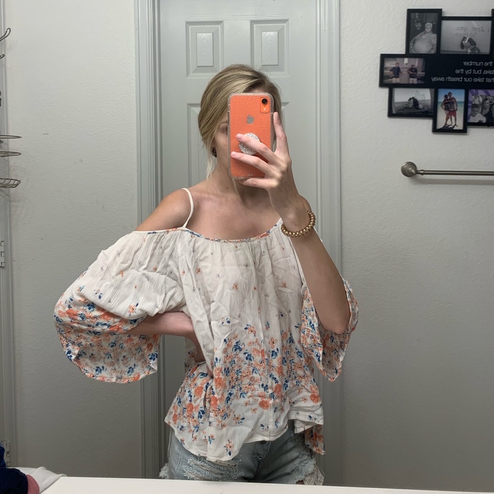 Forever 21 long sleeve shirt shoulders cut out